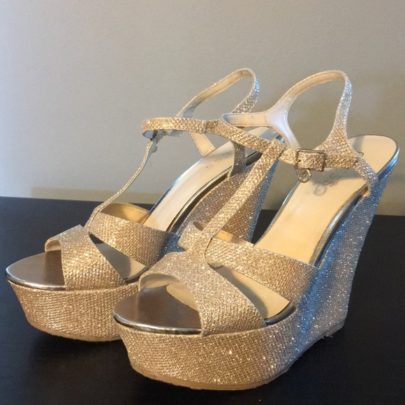 guess gold wedges